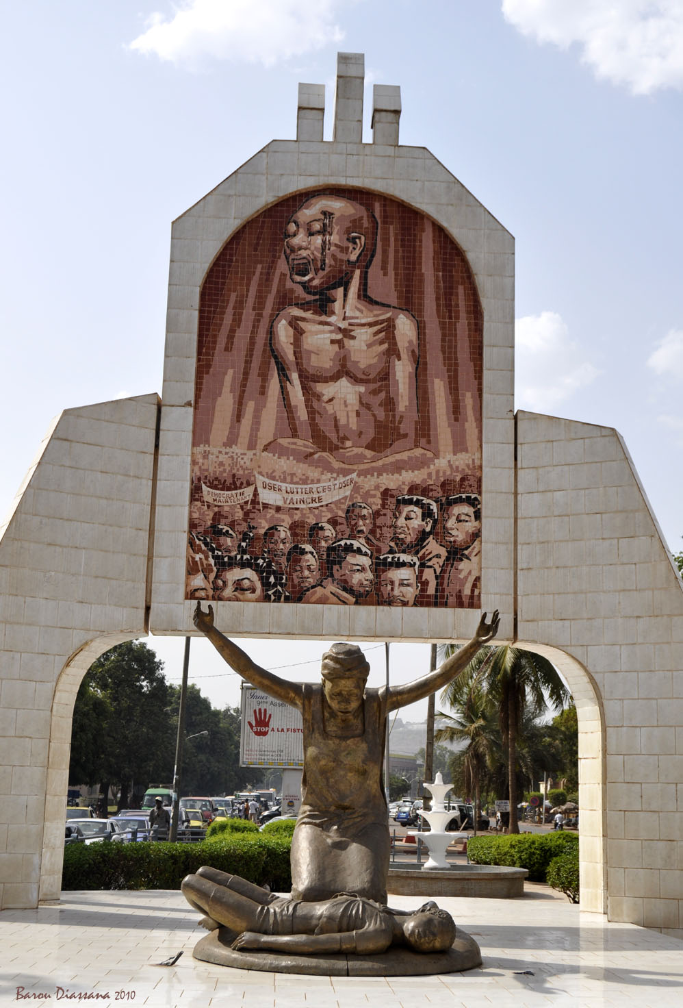 Monument des martyrs, crédit photo: amisdumali.com